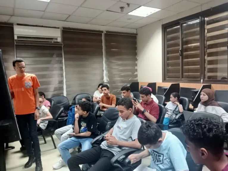 جانب من متابعه 