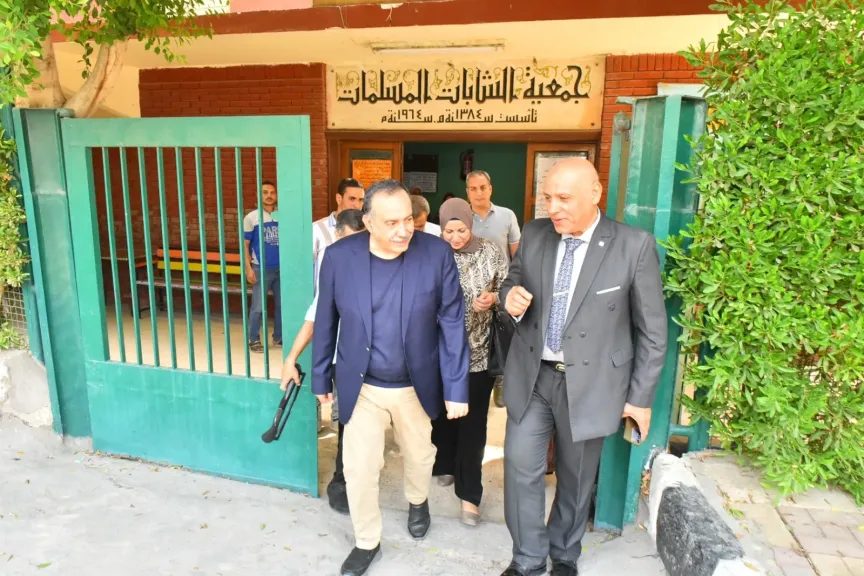 جانب من متابعه 