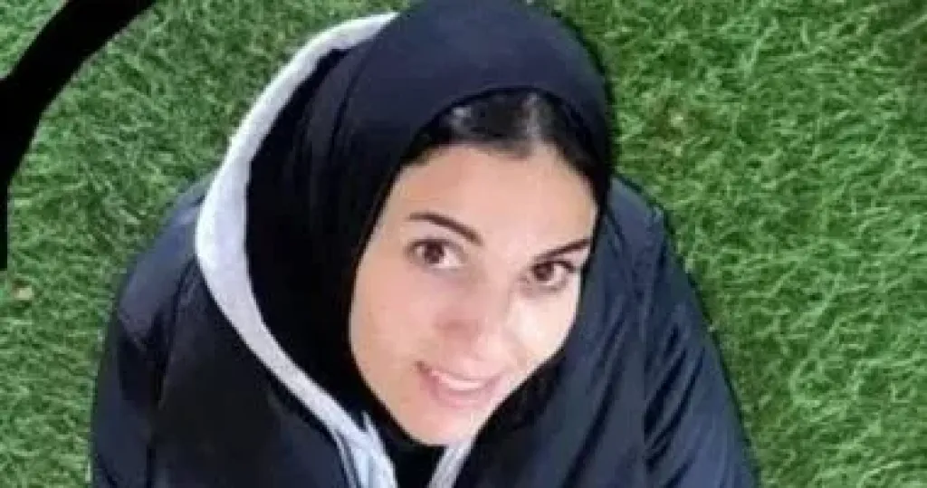 اللاعبة