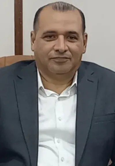  الأستاذ طارق عبدالله
