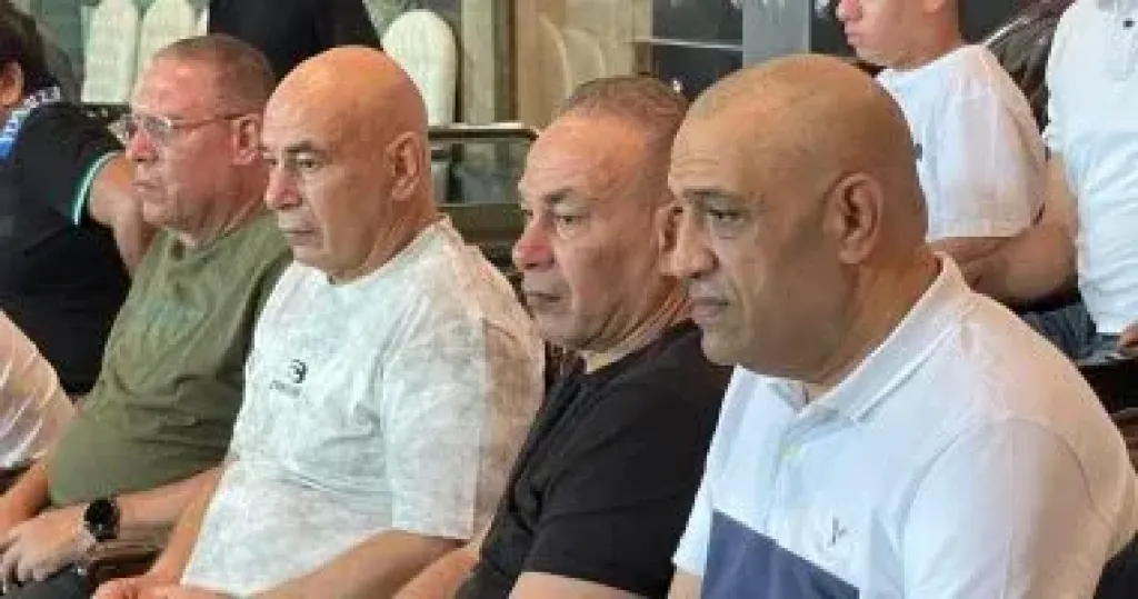 جهاز المنتخب فى مباراة الزمالك والمقاولون