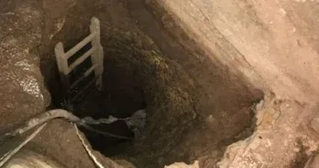 التنقيب عن الاثار  