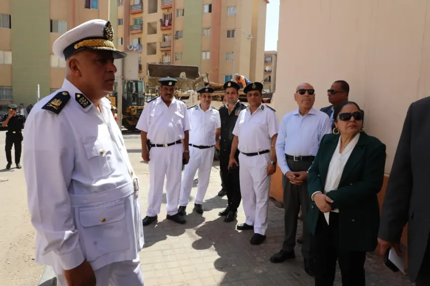 الدكتور إبراهيم صابر، محافظ القاهرة يشرف على الحملة المكبرة التى تقوم بها الأجهزة التنفيذية بالمحافظ