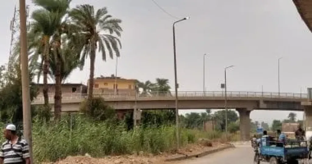 أعمدة انارة 