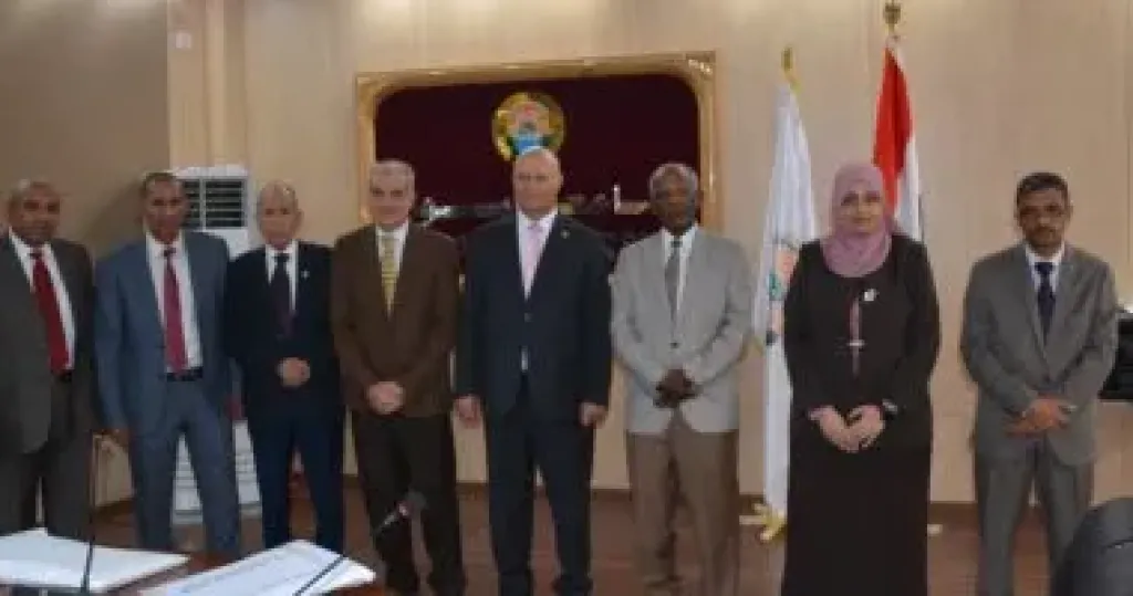 جانب من اللجنة