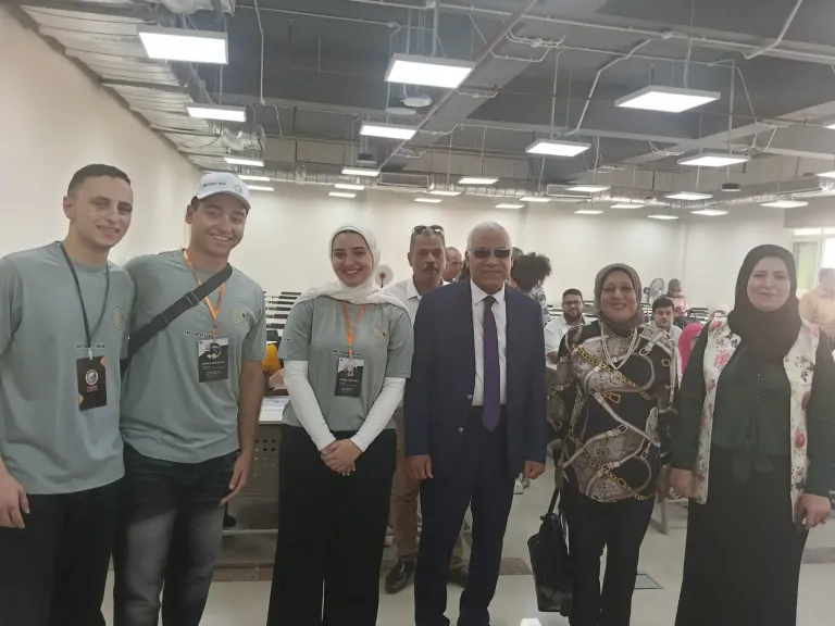 جانب من متابعه 