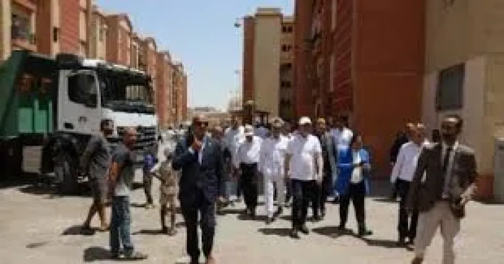 محافظ القاهره أثناء الجولة