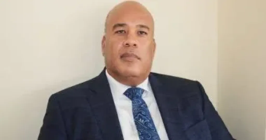 أيمن العشري  