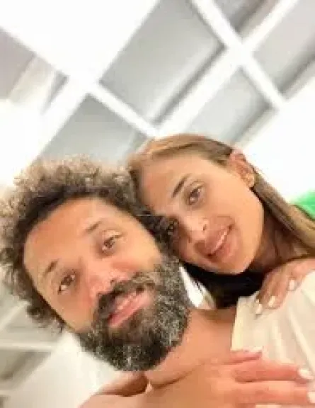 كريم محمود عبد العزيز وزوجته