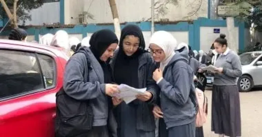 طلاب الشهادة الإعدادية