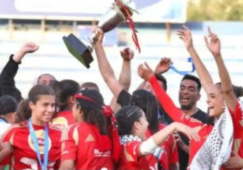 الأهلي يحتفل بكأس مصر في النسخة الأخيرة