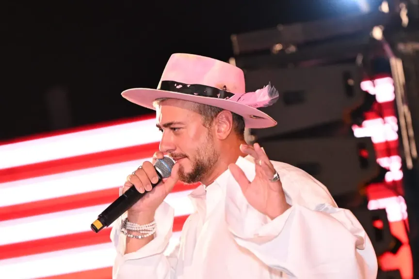 سعد لمجرد يشعل العلمين الجديدة بحضور كامل العدد و لوك محير