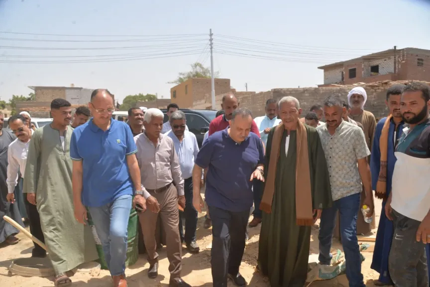 جانب من متابعه 