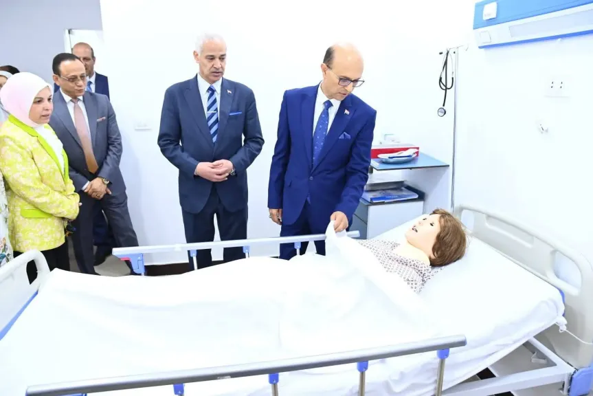جانب من متابعه 