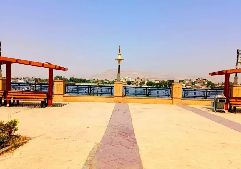 حملات النظافة بمنطقة الممشى السياحي وكورنيش النيل
