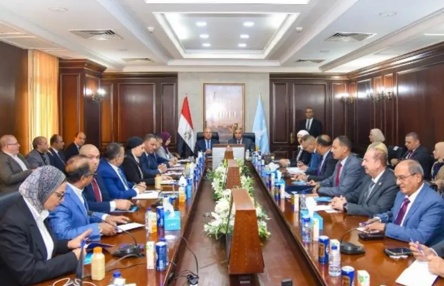 وزير النقل والصناعة يبحث مع مستثمري الإسكندرية التحديات وسبل الحل