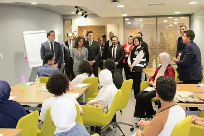 وزير الثقافة يلتقي شباب الدفعة الأولى من البرنامج الرئاسي لتأهيل النشء للقيادة