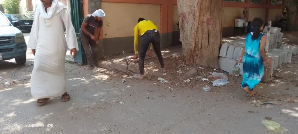 جانب من متابعه 