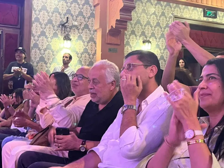 أشرف زكي خلال العرض المسرحي العشاء الأخير