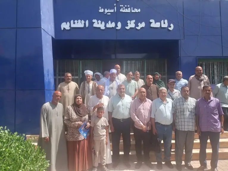 جانب من متابعه 