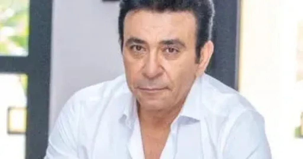 الإعلامي عاطف كامل 