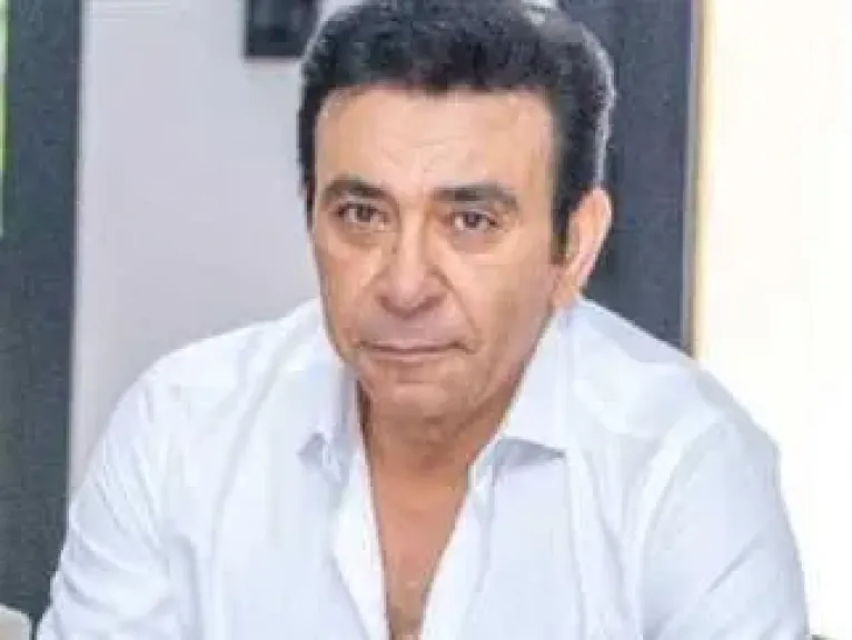 الإعلامي عاطف كامل
