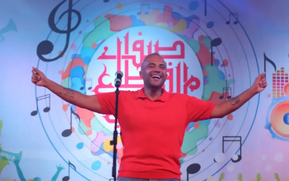 علي الألفي يحيي الليلة الثانية لصيف قطاع المسرح بساحة الهناجر