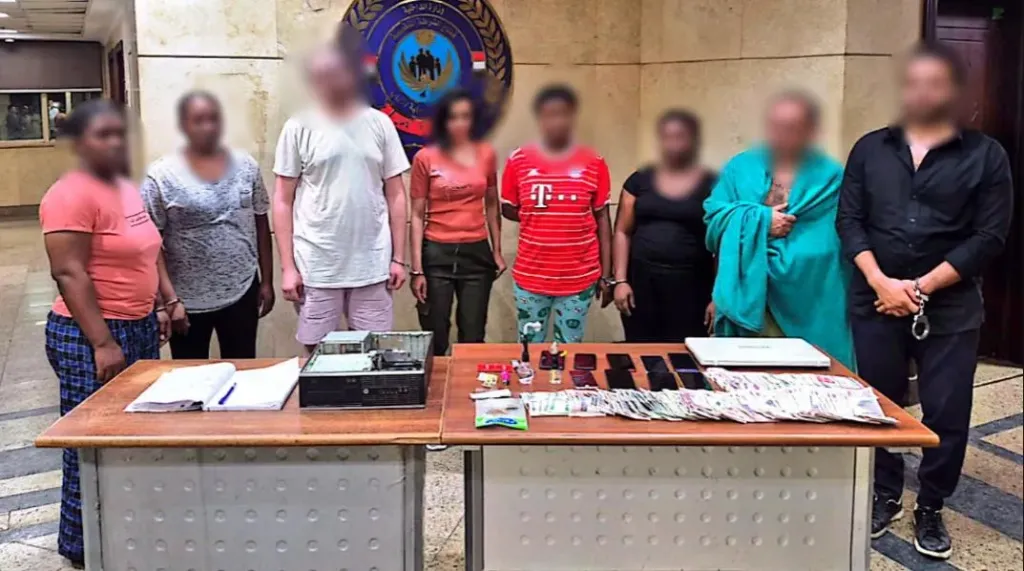 المتهمين بممارسة اعمال منافية للاداب داخل ناد صحي