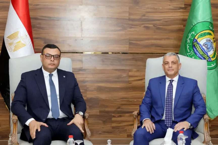 لقاء بين وزير الإسكان ومحافظ الإسماعيلية