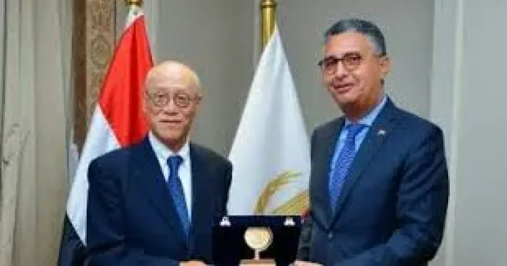 وزير التموين والسفير الياباني