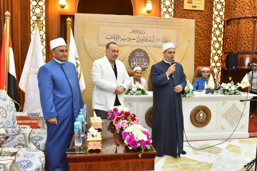 جانب من متابعه 