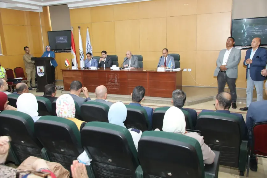 لقاء محافظ بني سويف 
