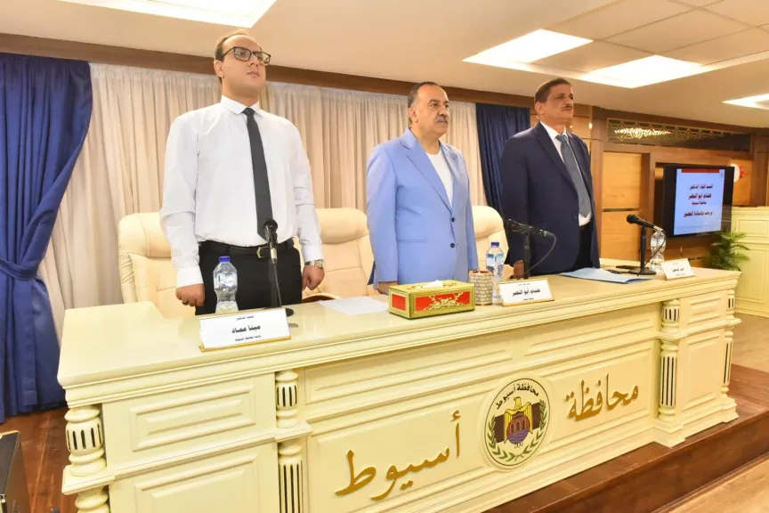 جانب من متابعه 