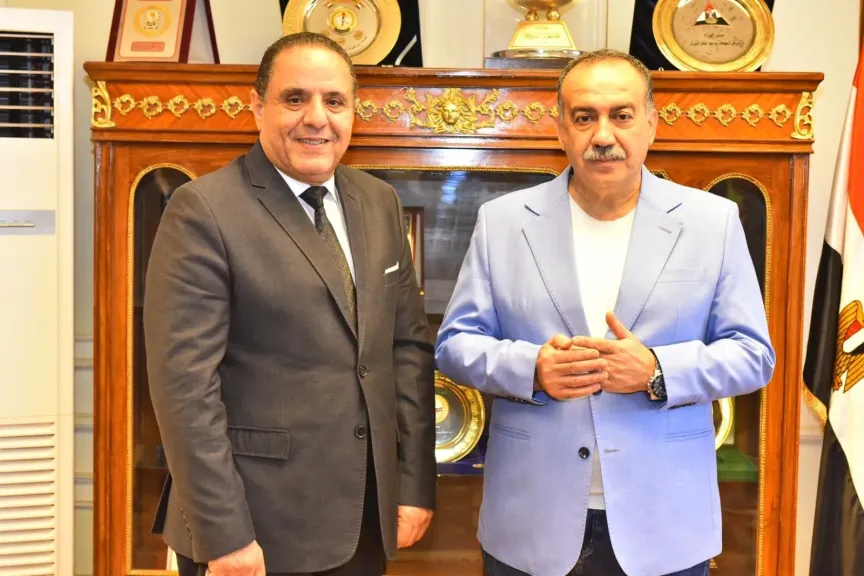 جانب من متابعه 