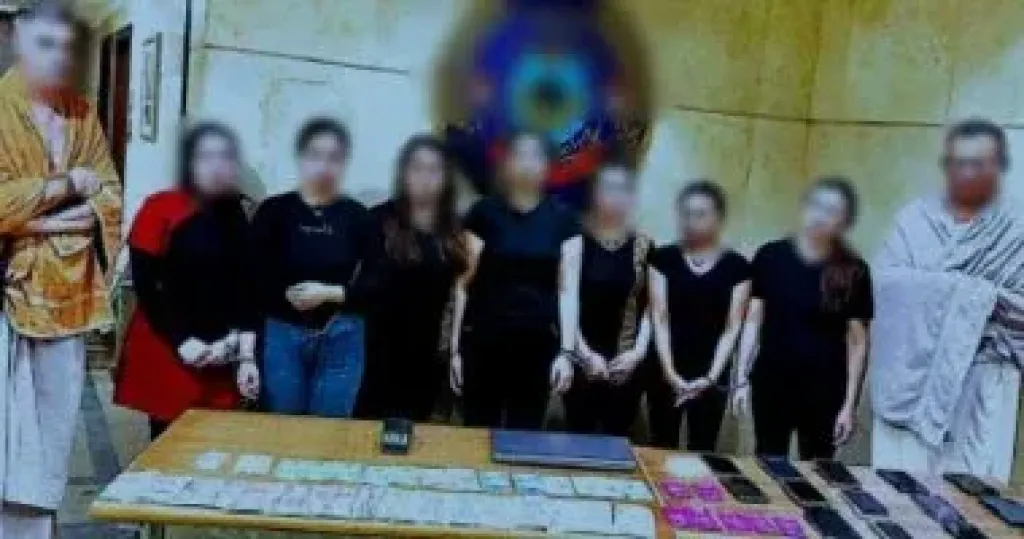 المتهمين 