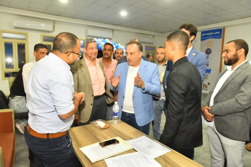 جانب من متابعه 