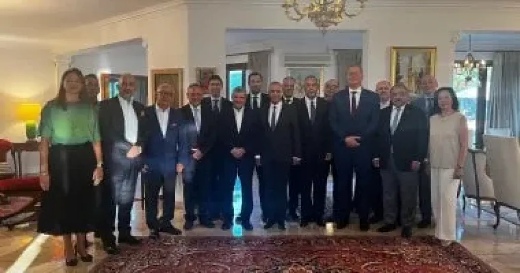 وزير الخارجية مع كبار رجال الأعمال وقيادات غرفة التجارة فى قبرص
