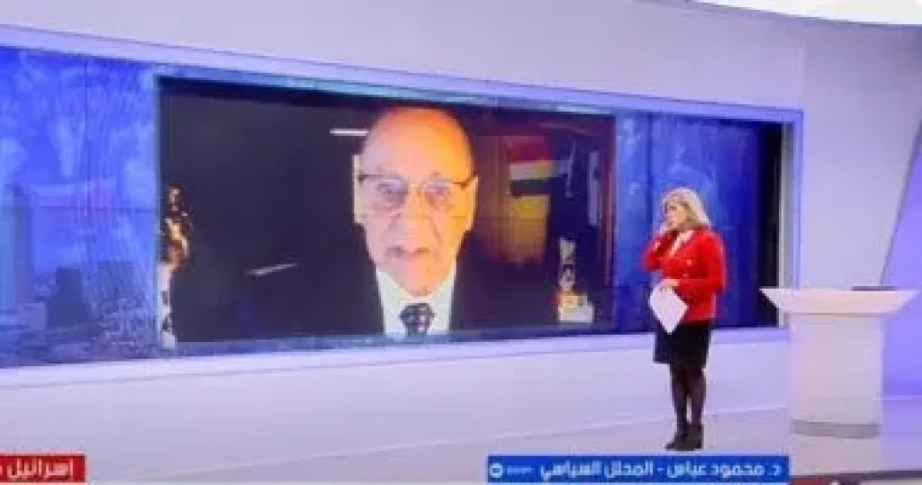 الدكتور محمود عباس، المحلل السياسي