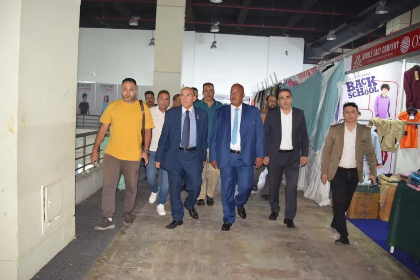العشرى يتفقد أهلا مدارس 