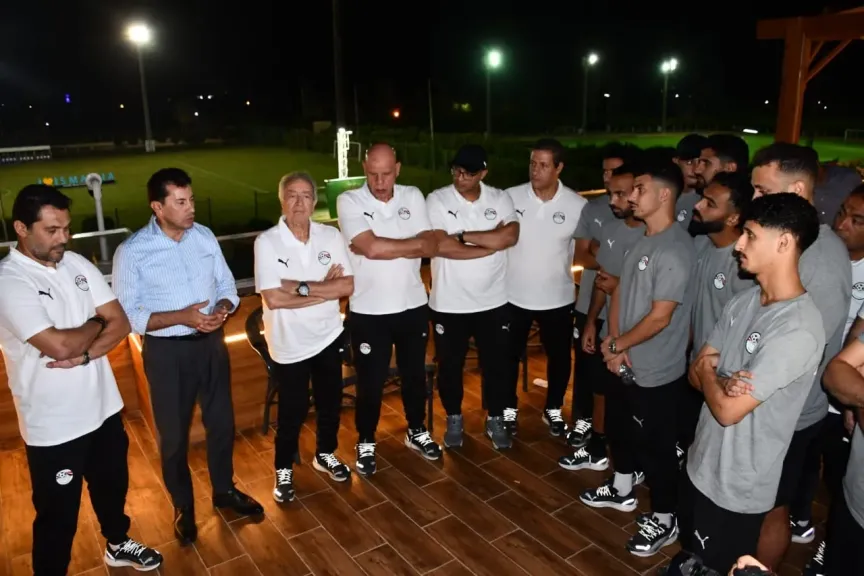 وزير الرياضة ومحافظ الإسماعيلية يدعمان المنتخب المصري 
