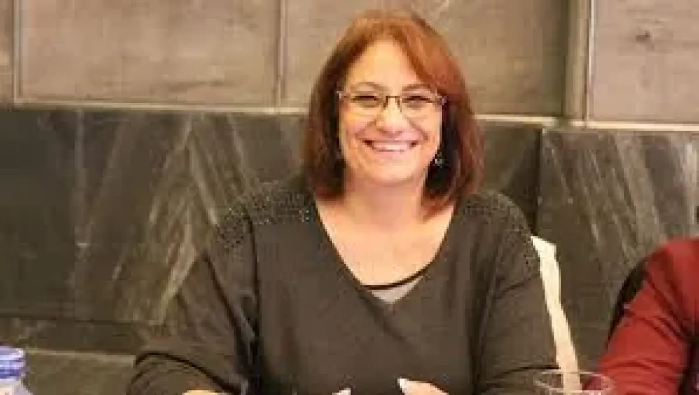 نادية هنري
