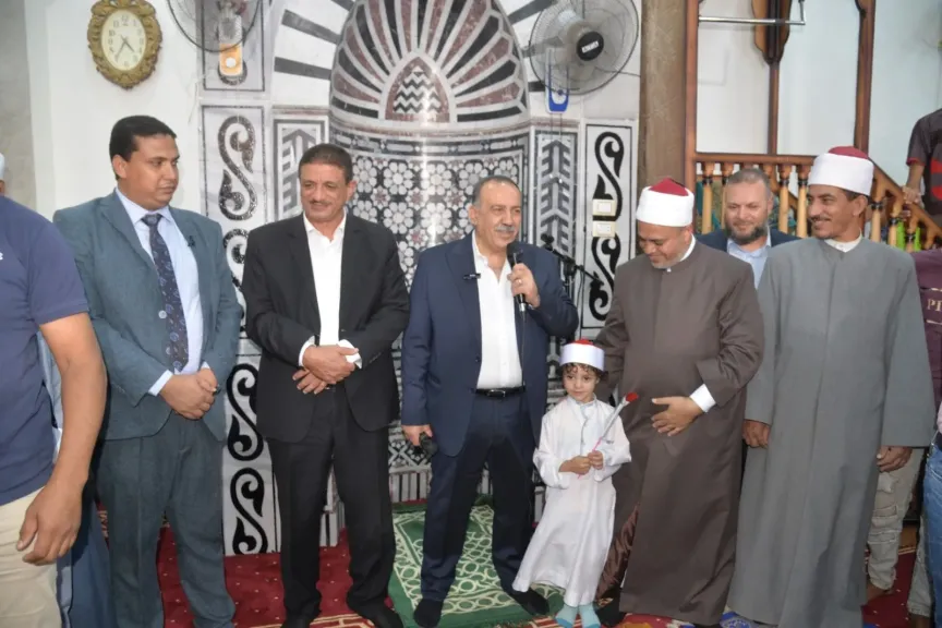 جانب من متابعه 