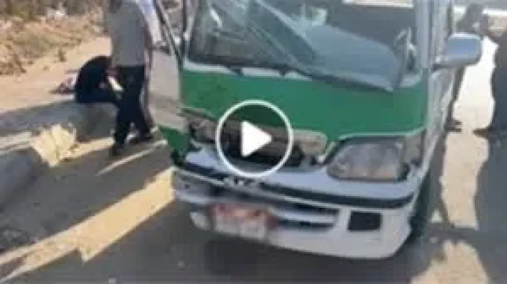 اصطدام ميكروباص بسيارة بأكتوبر