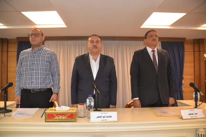 جانب من متابعه 