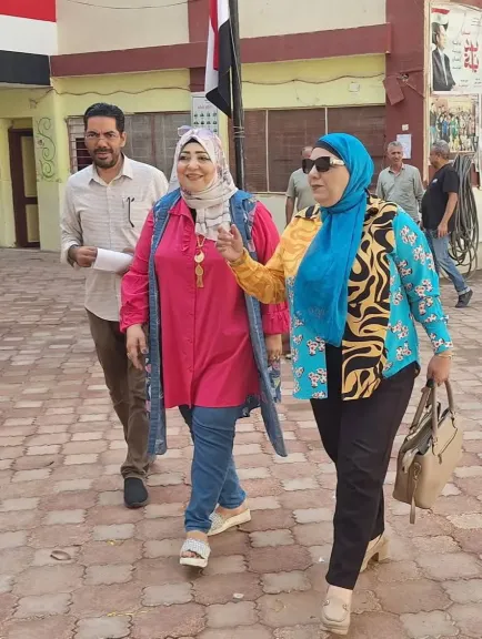 تفقد المدارس في الزاوية الحمراء 