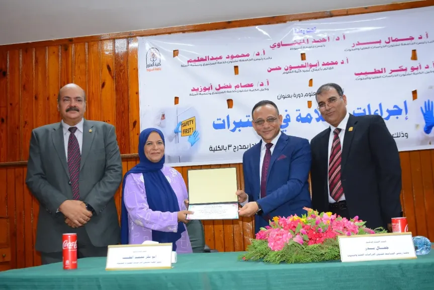 جانب من متابعه 