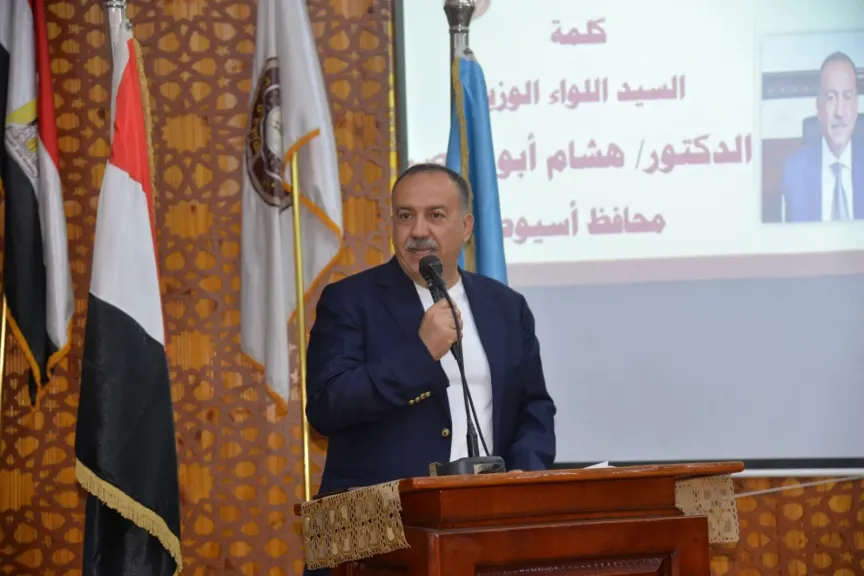جانب من متابعه 