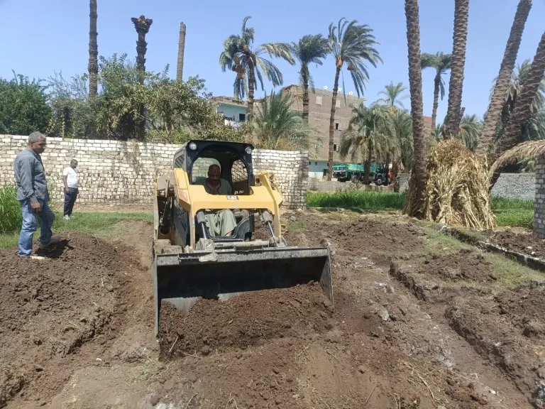 جانب من متابعه 
