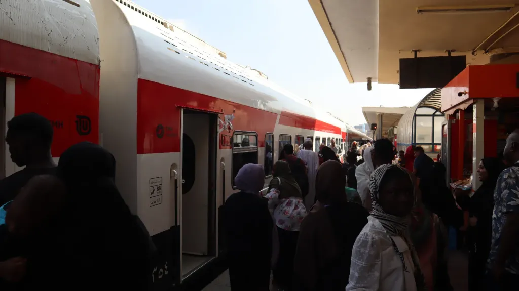 قطارات العودة الطوعية للأشقاء السودانيين إلى وطنهم 