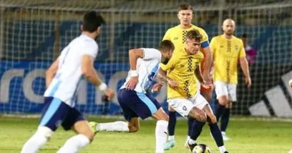 بيراميدز وأوكلاند سيتى